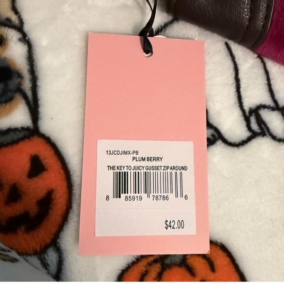 NWT Juicy Couture “The Key to Juicy” Zip Around in Plum Berry - Picture 2 of 4